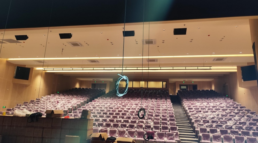 GRG材料声学与美学融合-广州黄埔会元中学GRG报告厅造型