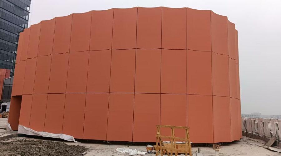  饰纪上品UHPC厂家：上海新嘉中心UHPC幕墙板工程典范