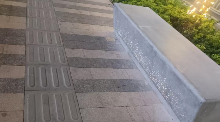 深圳罗湖水贝GRC透光坐凳工程