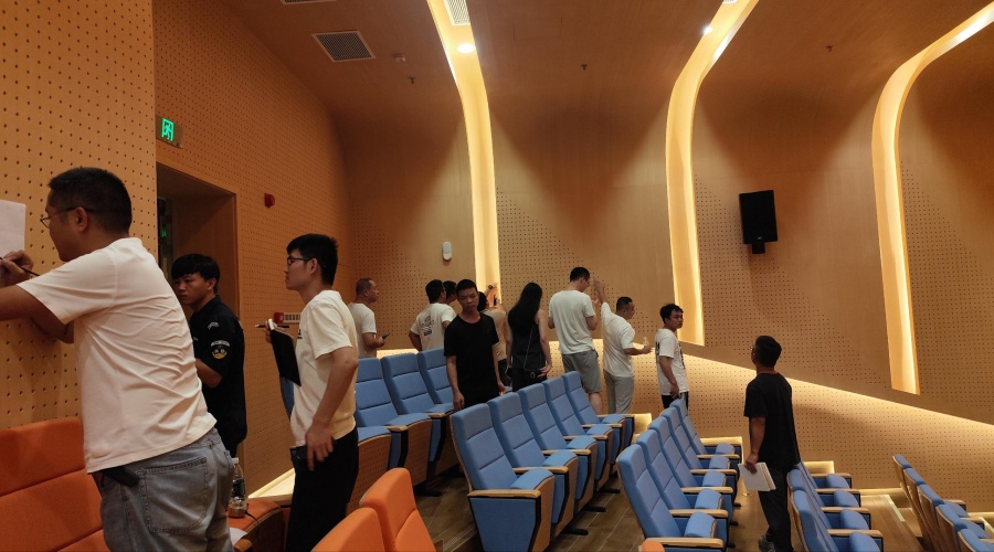 深圳坪山实验学校GRG报告厅穿孔板工程案例