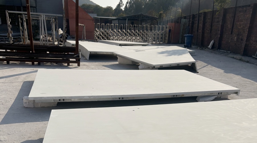 湛江核电UHPC幕墙大板与带钢架构件