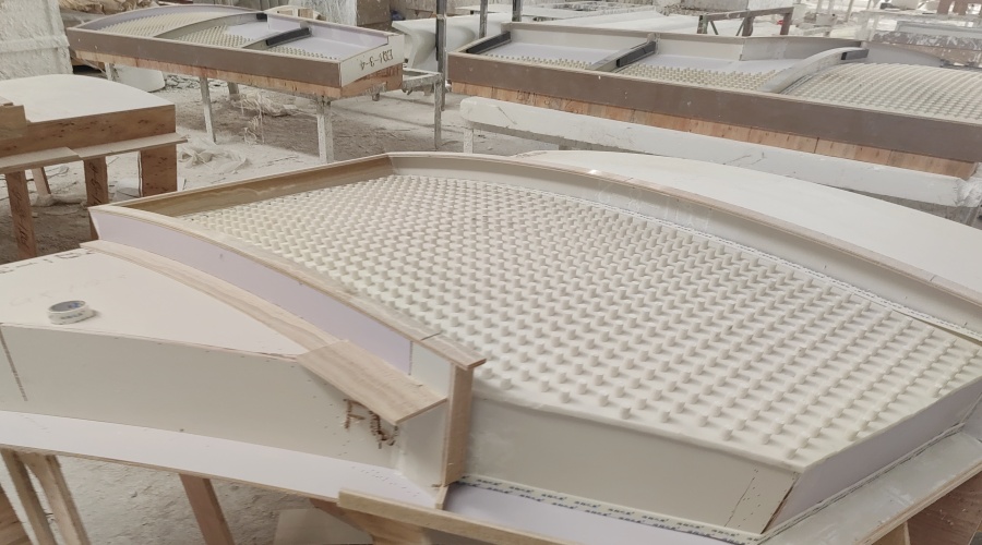 南宁工业职业技术学院会堂GRG穿孔板吊顶 南宁工业职业技术学院会堂GRG穿孔板吊顶