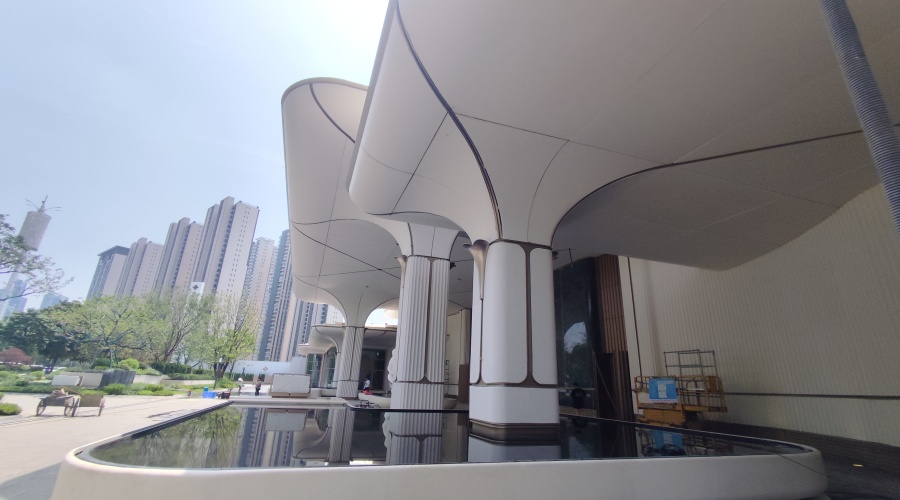 售楼部大门入口UHPC水磨石柱子造型